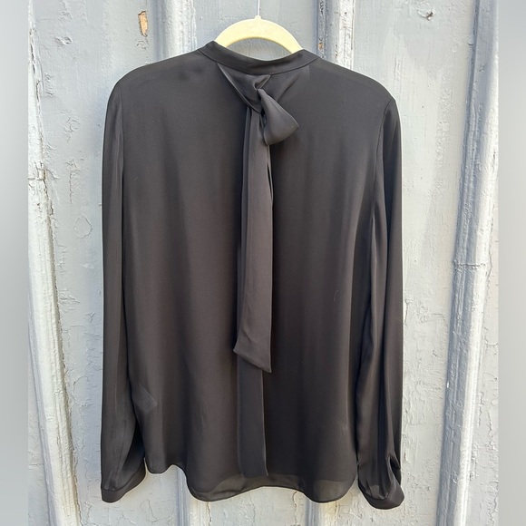 Elizabeth & James black silk tie front blouse, size M - Picture 6 of 12